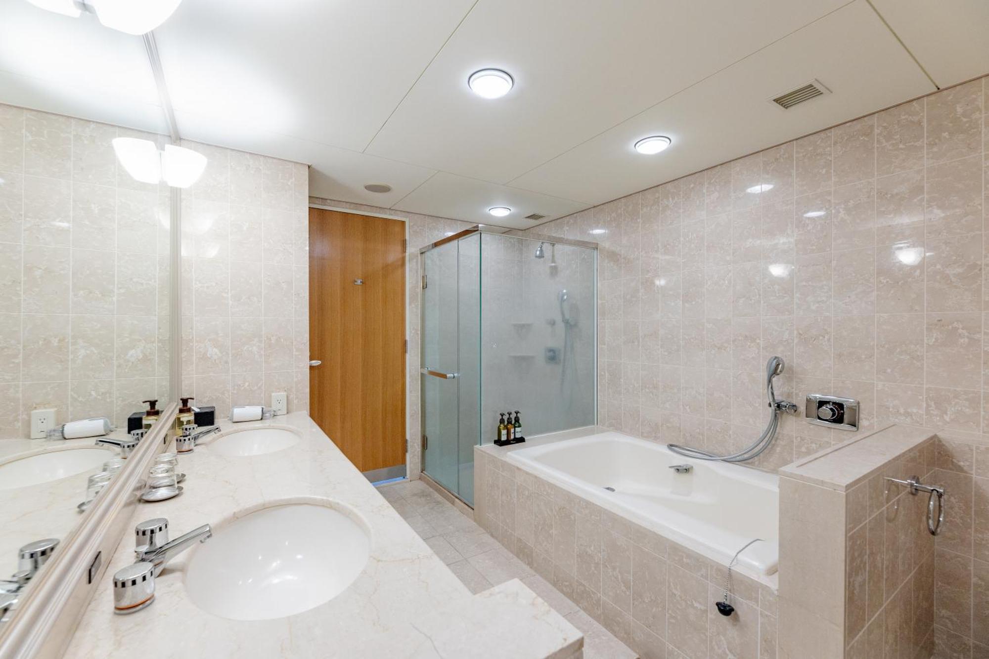 The Qube Hotel Chiba Bagian luar foto